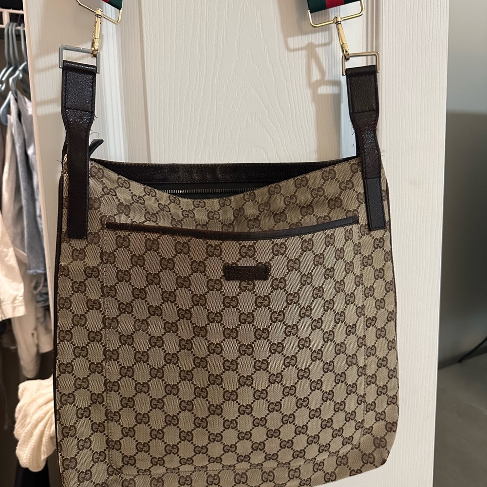 Gucci - Large Messenger crossbody